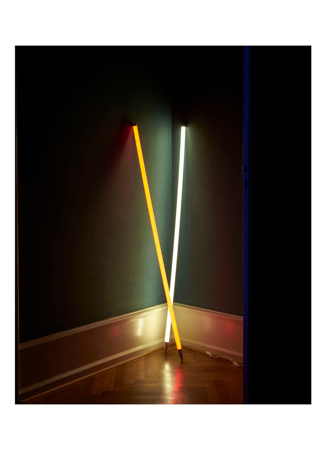 Hay Hay Neon Tube LED lamp 150 x Ø2,5 cm - detail wit