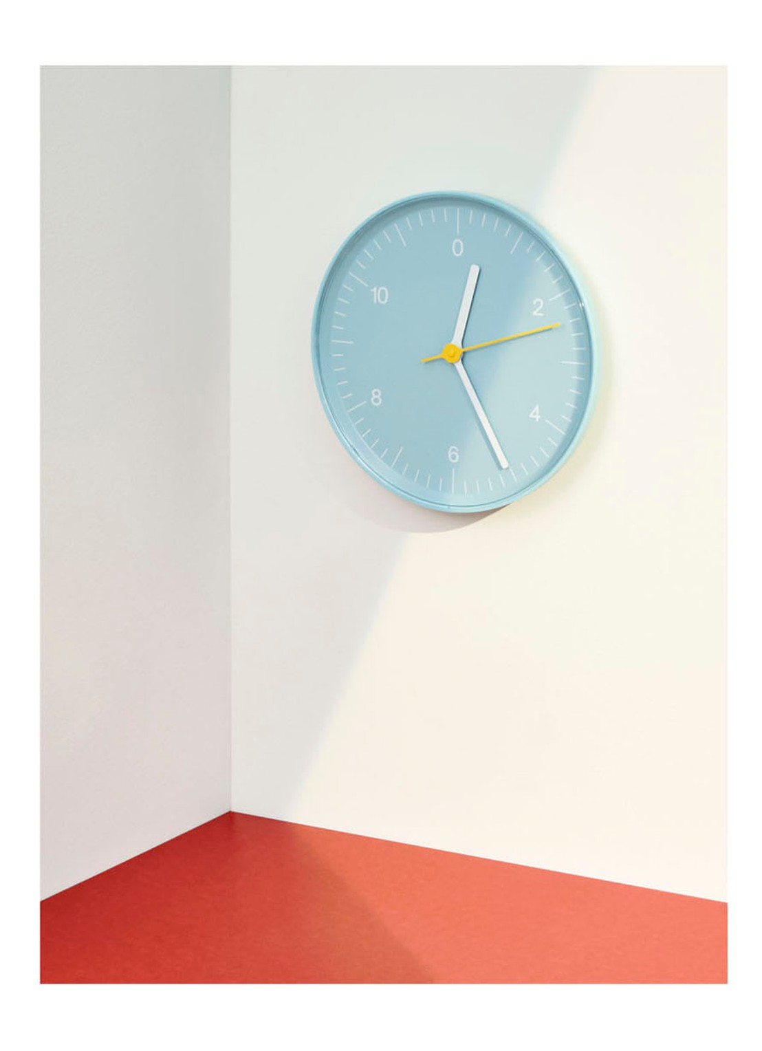 Hay Jasper Morrison wandklok  - voorkant 4 lichtblauw