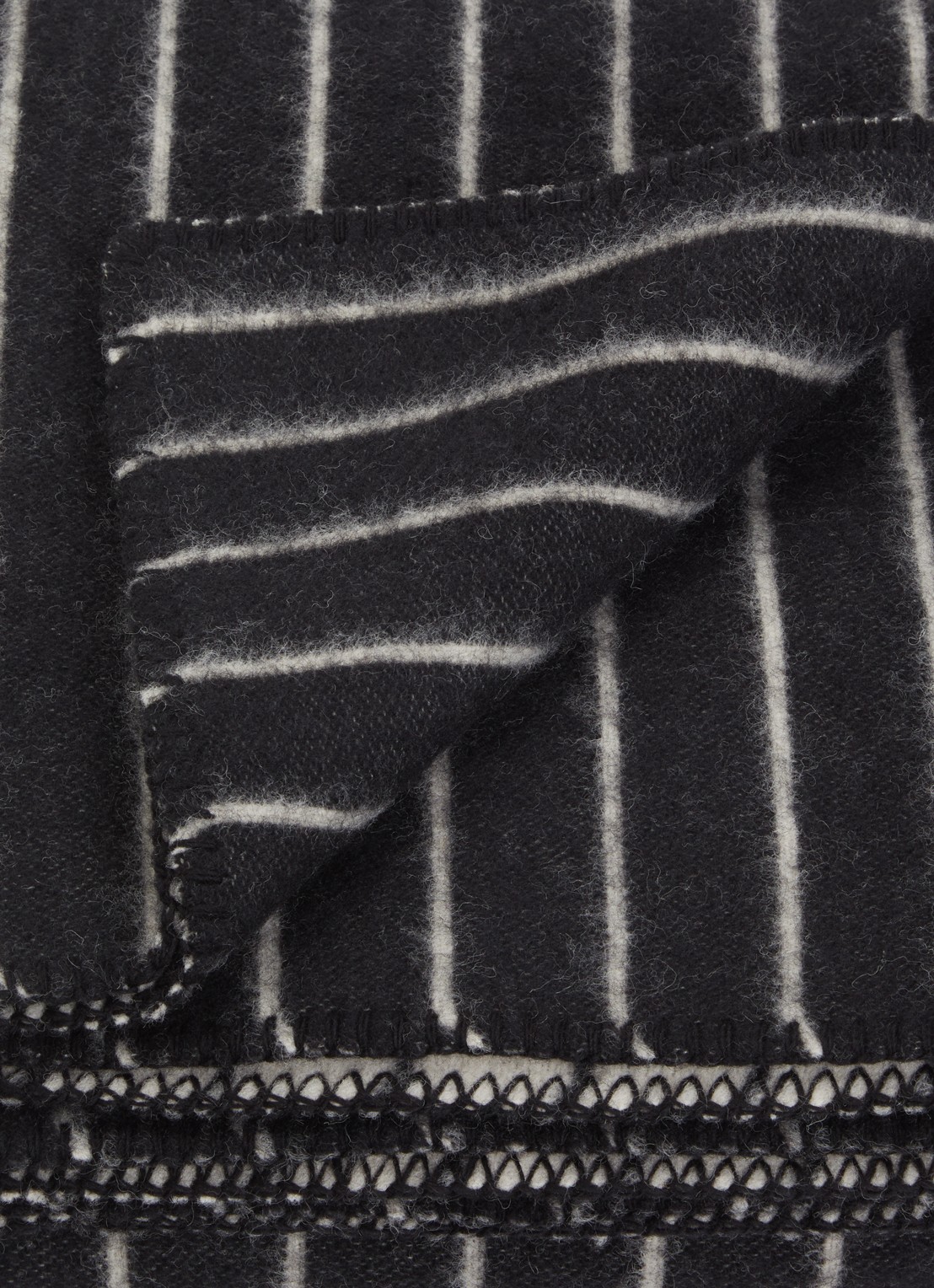 Hay Outdoor Market plaid van wol  - detail zwart
