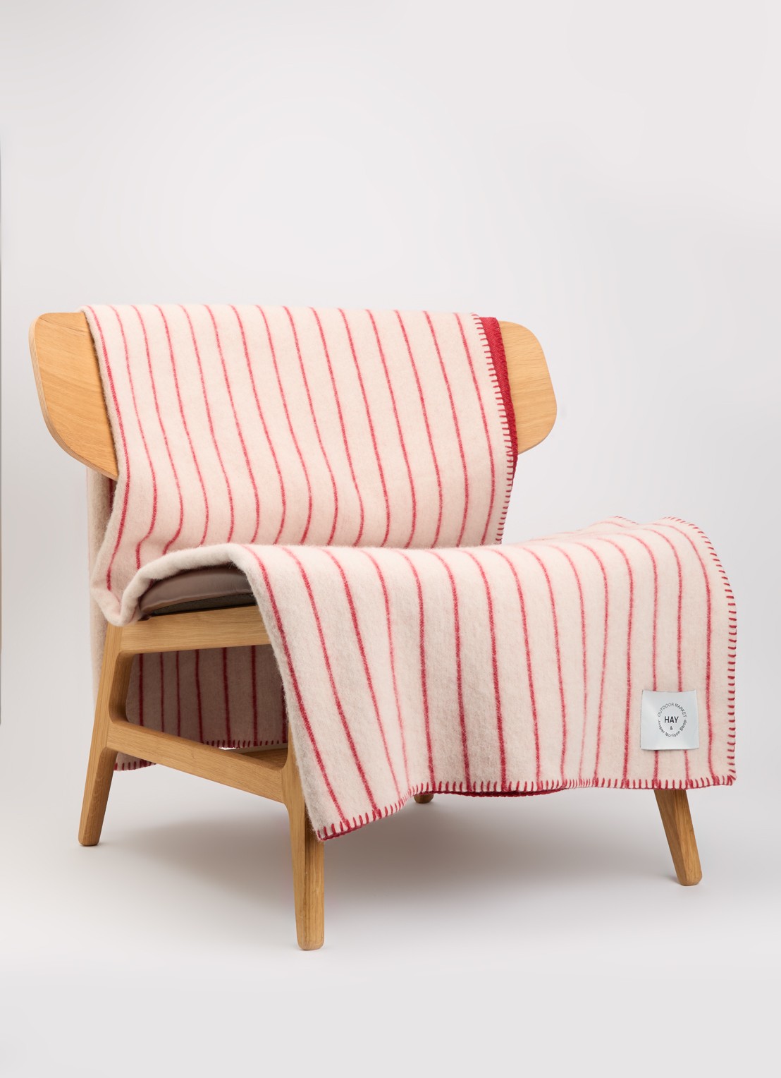 Hay Outdoor Market plaid van wol  - voorkant 2 rood