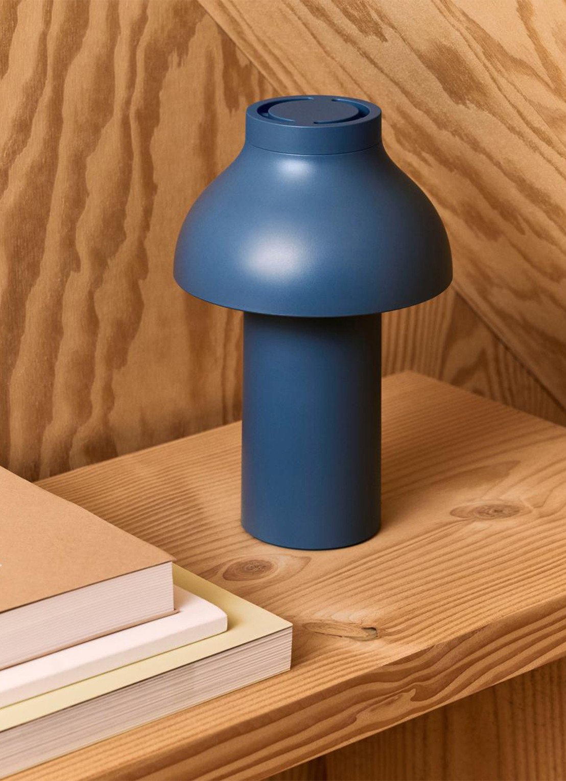 Hay Pc portable lamp no 2 - achterkant lichtblauw