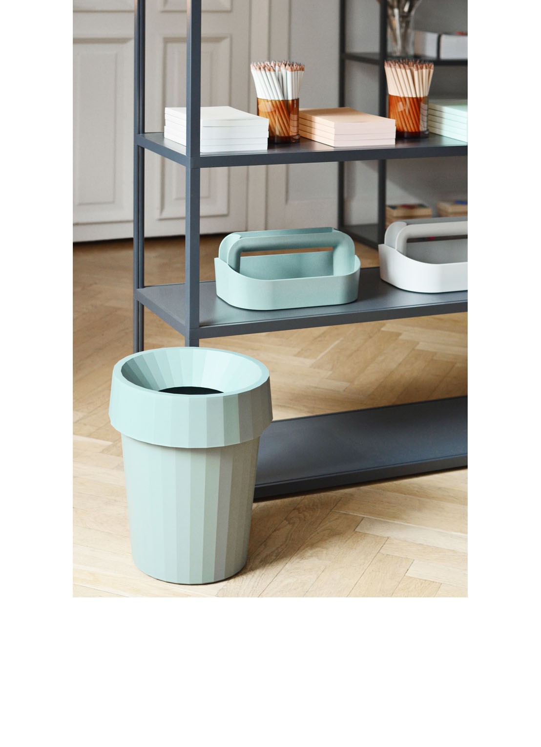 Hay Shade Bin prullenbak 14 liter - voorkant 2 donkergroen