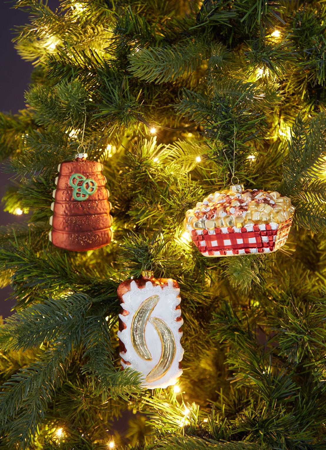 HD Collection Banana Cake kersthanger 12,5 cm - voorkant 2 roodbruin