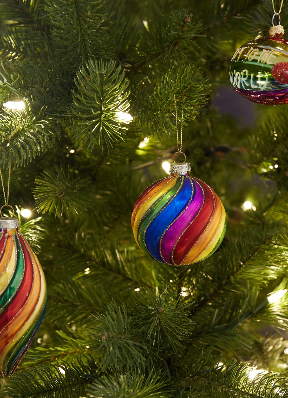 HD Collection Rainbow kerstbal 7 cm - voorkant 2 multicolor