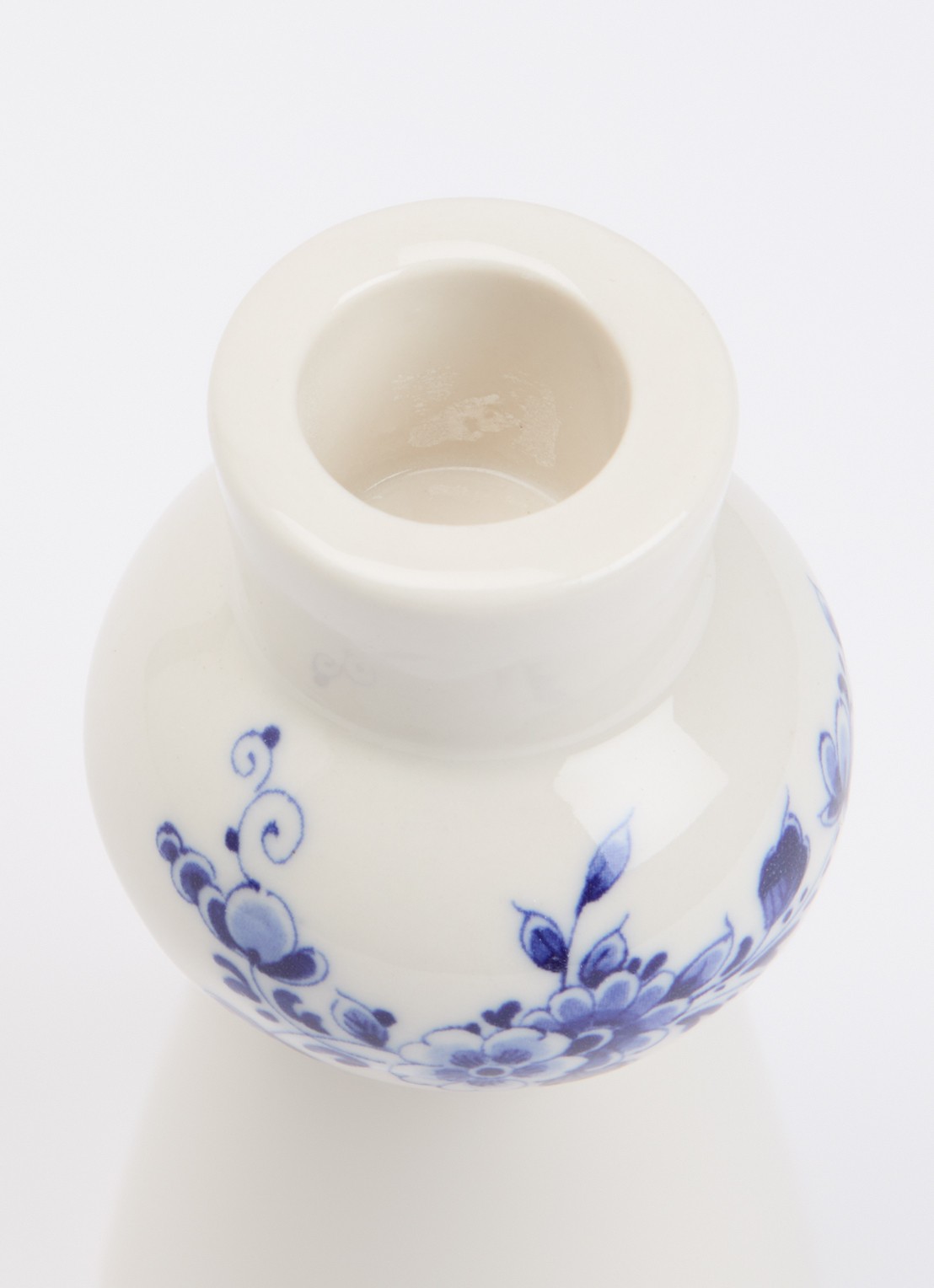 Heinen Delfts Blauw Bol kandelaar 11 cm - voorkant 2 blauw