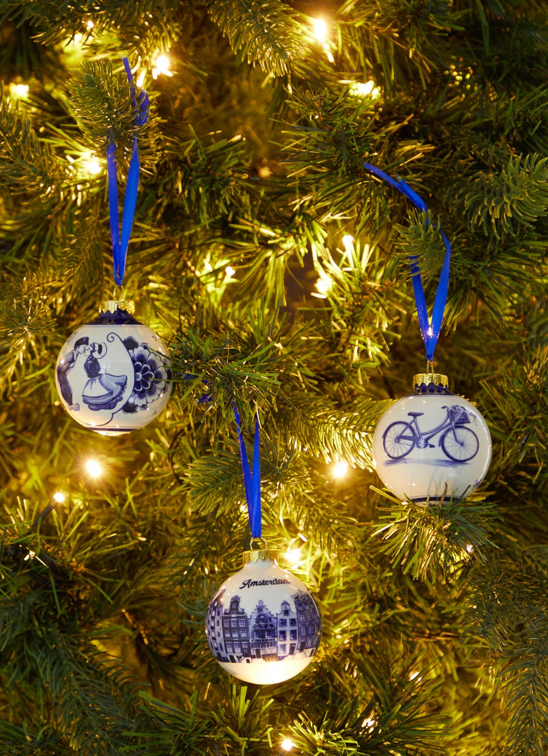 Heinen Delfts Blauw Grachtenpandjes kerstbal 7 cm - voorkant 2 blauw