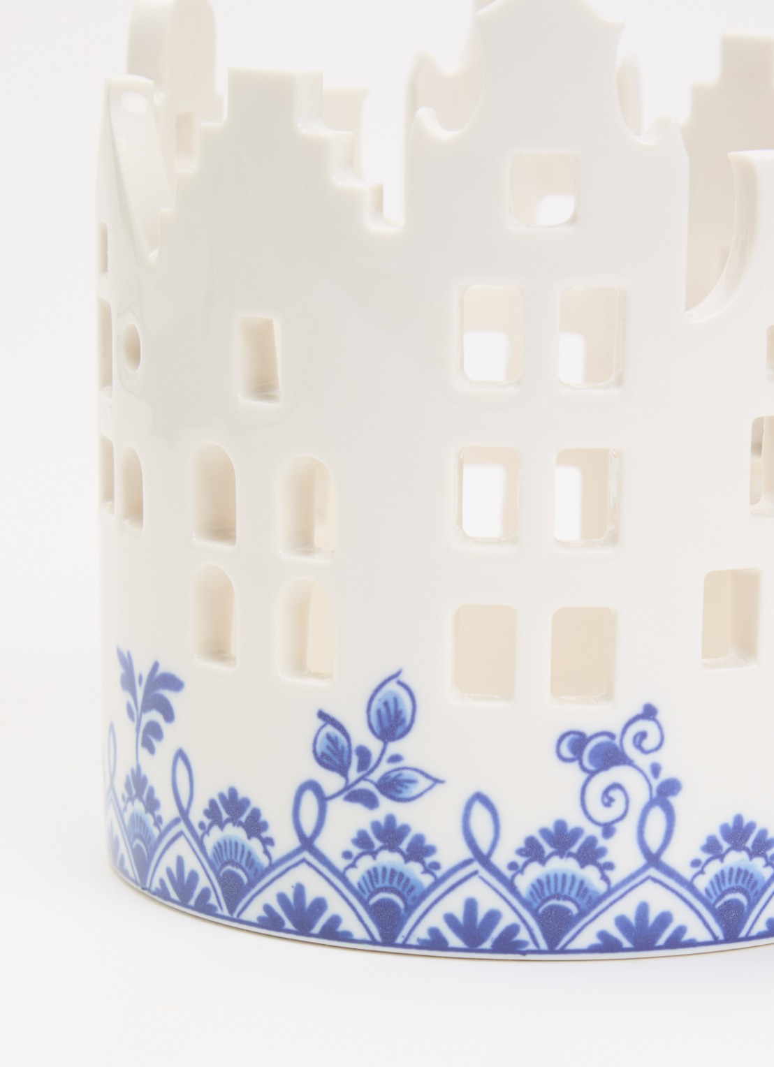 Heinen Delfts Blauw Huisjes waxinelichthouder 10,5 cm  - voorkant 2 blauw
