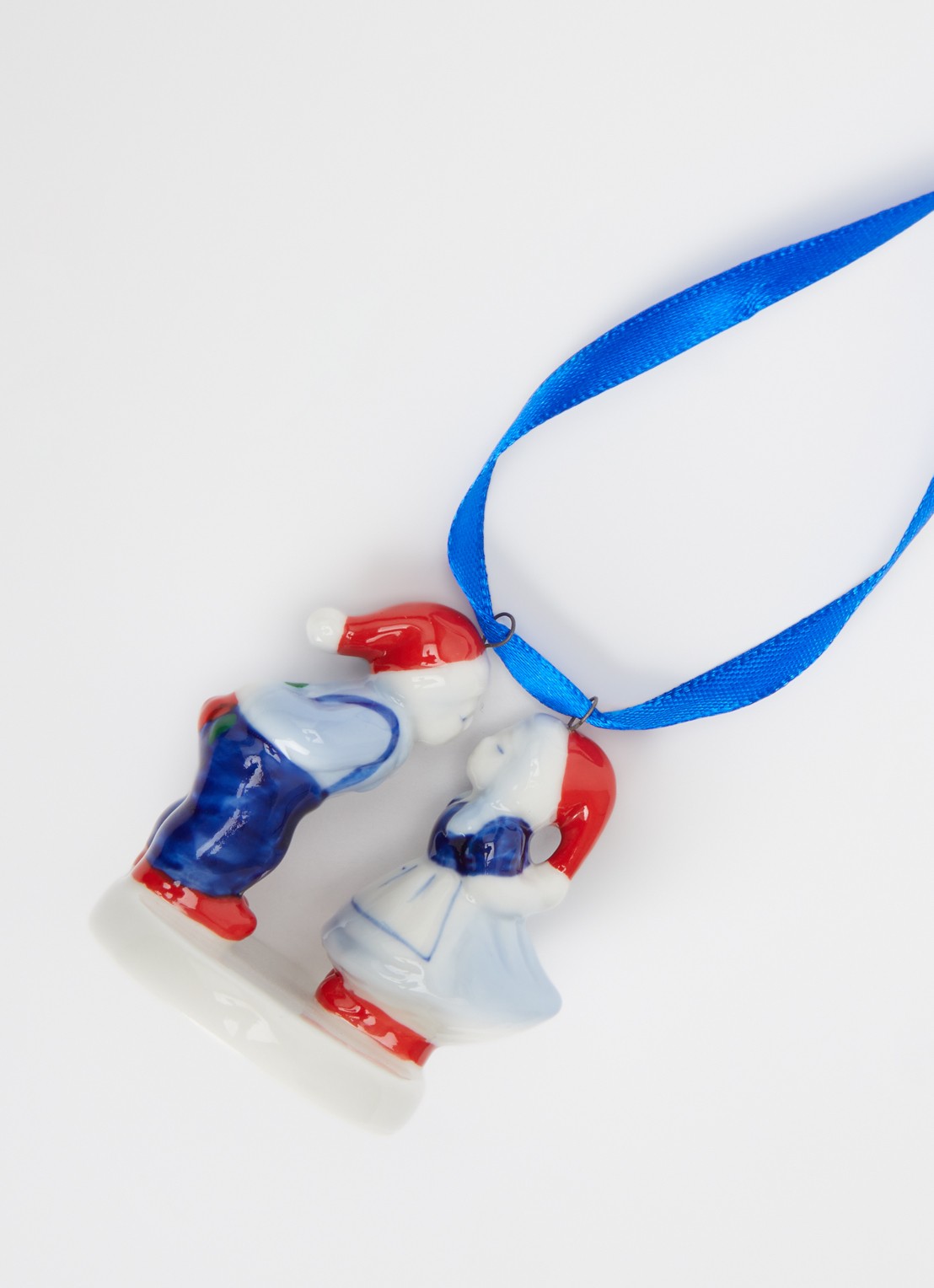 Heinen Delfts Blauw Kuspaar kersthanger 6 cm - detail 2 gebroken wit