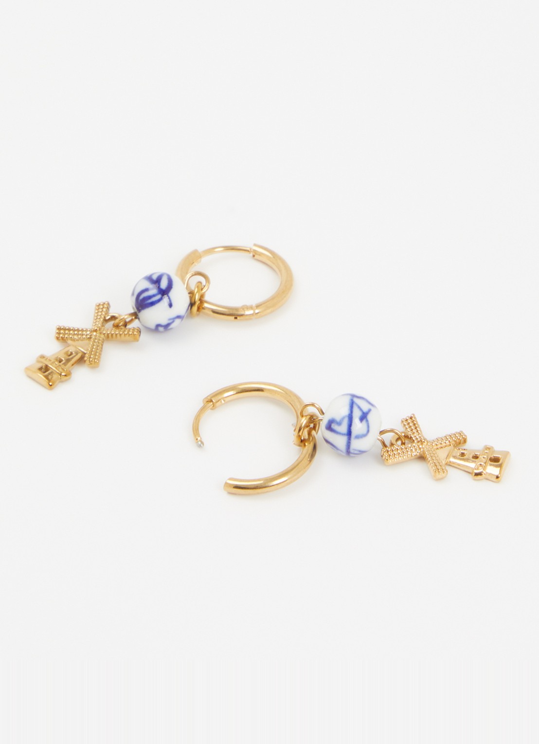 Heinen Delfts Blauw Molen oorringen met hanger - voorkant 2 goud