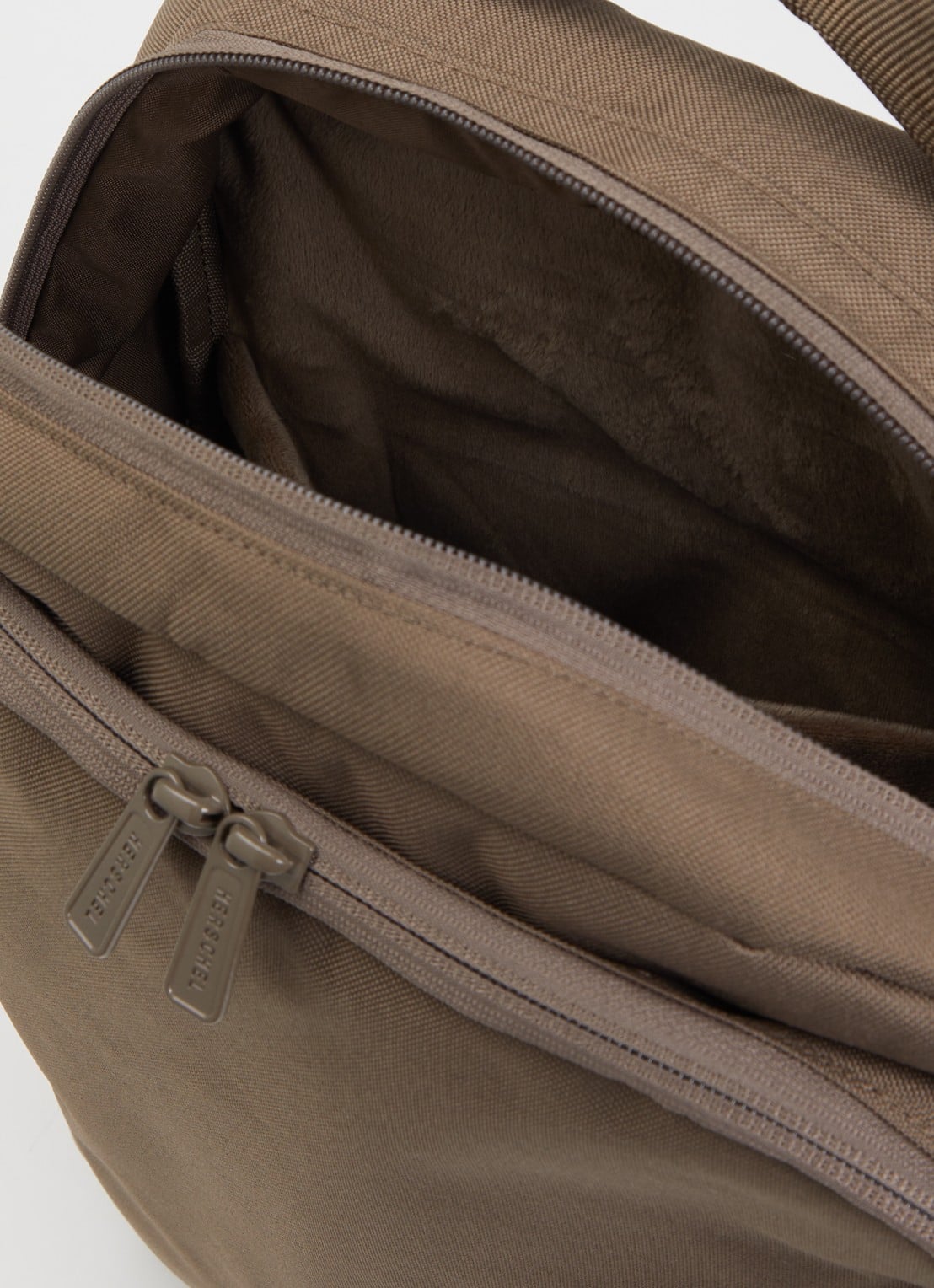 Herschel Supply Kaslo S rugzak met 16 inch laptopvak  - detail 2 khaki