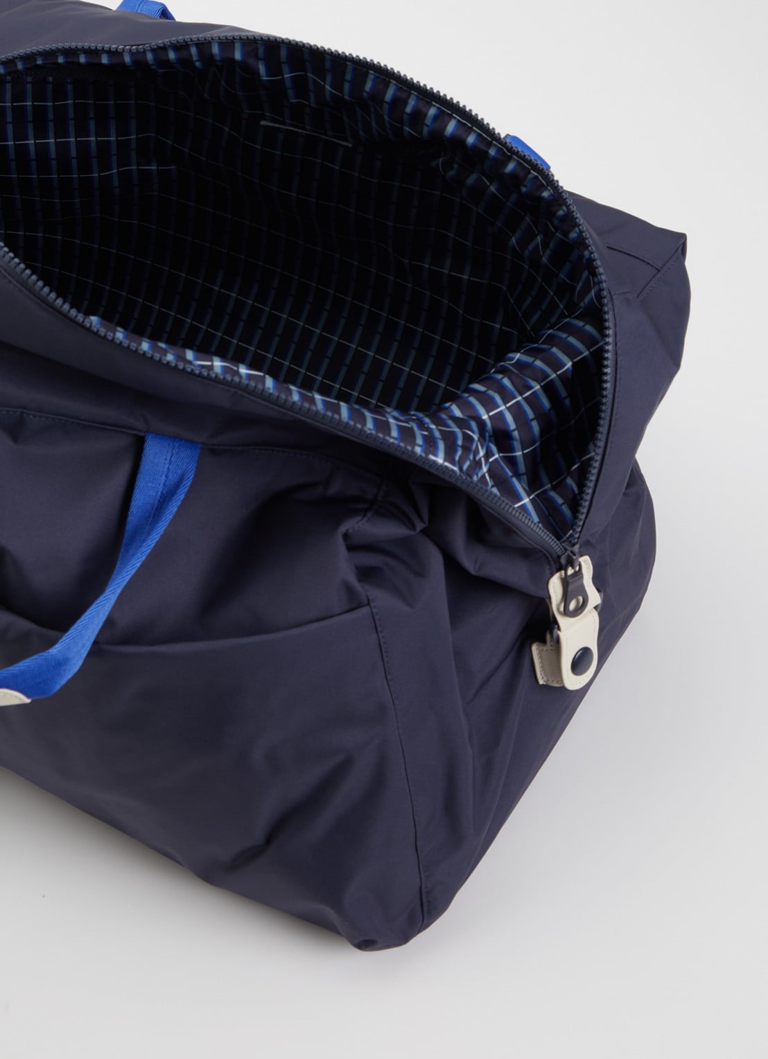 Herschel Supply Maia weekendtas met 16 inch laptopvak en afneembare schouderriem  - detail 3 blauw