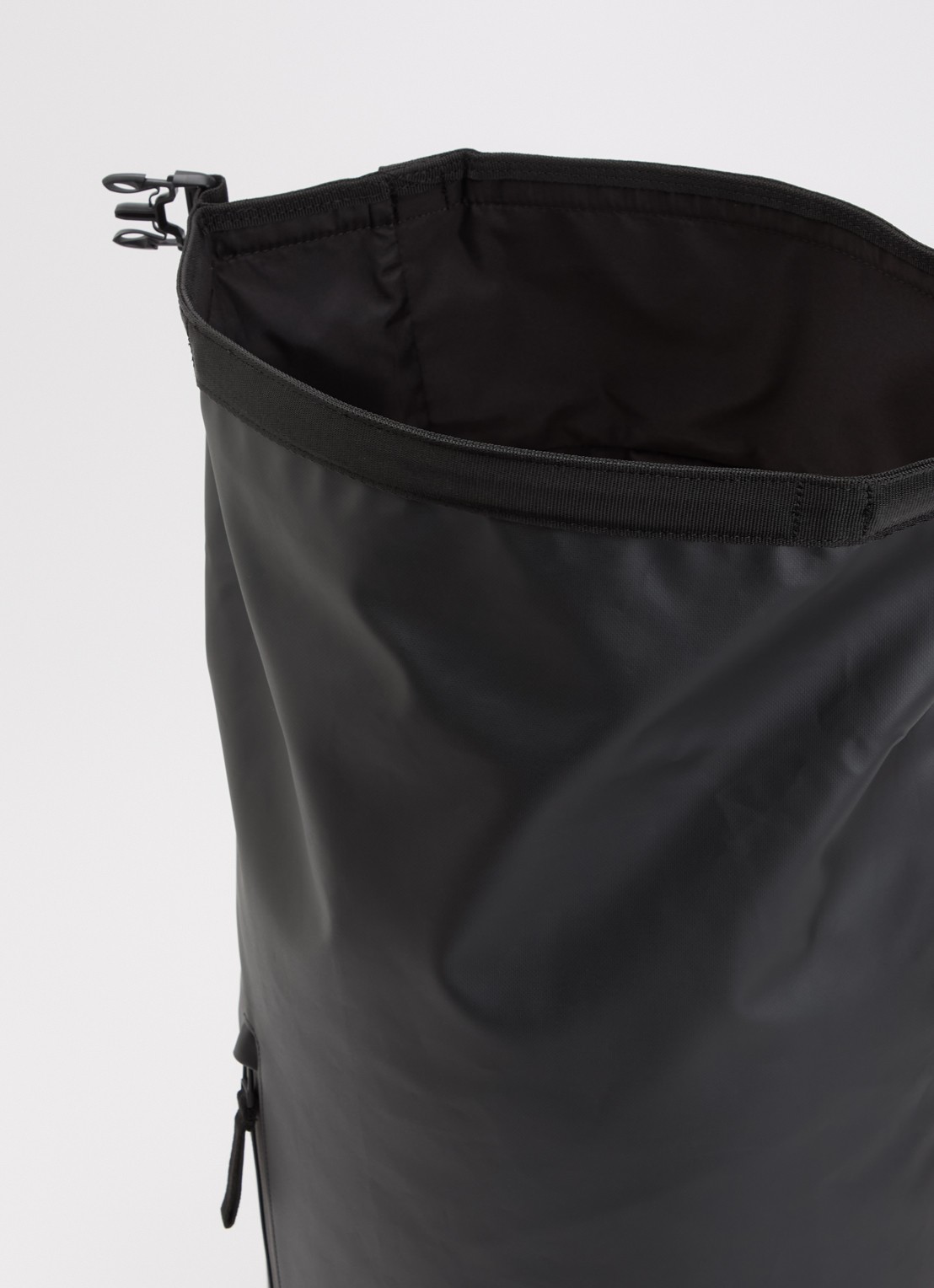 Herschel Supply Roll Top rugzak met 16 inch laptopvak en waterafstotende coating - detail 3 zwart