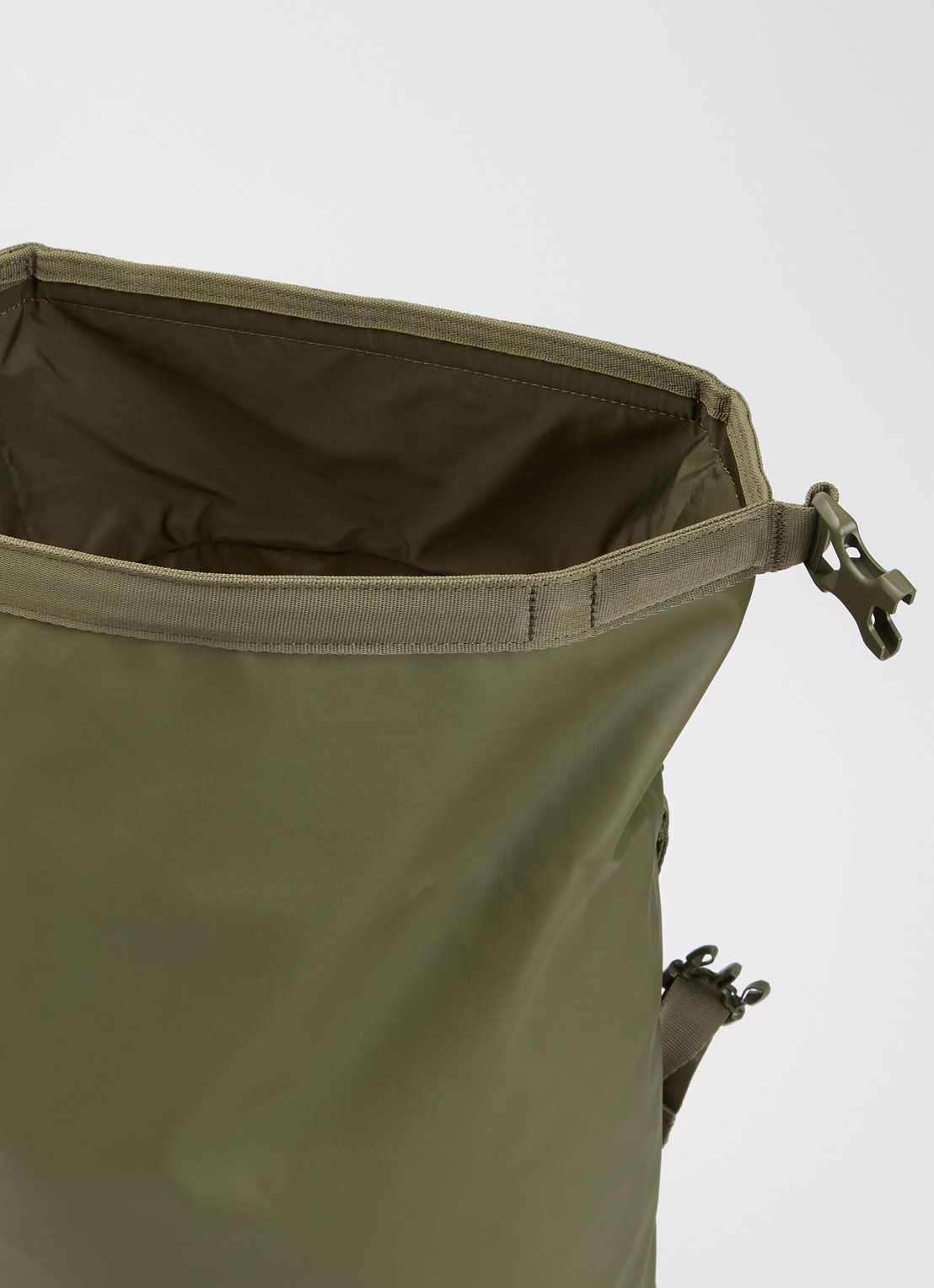Herschel Supply Roll Top rugzak met 16 inch laptopvak en waterafstotende coating - detail legergroen