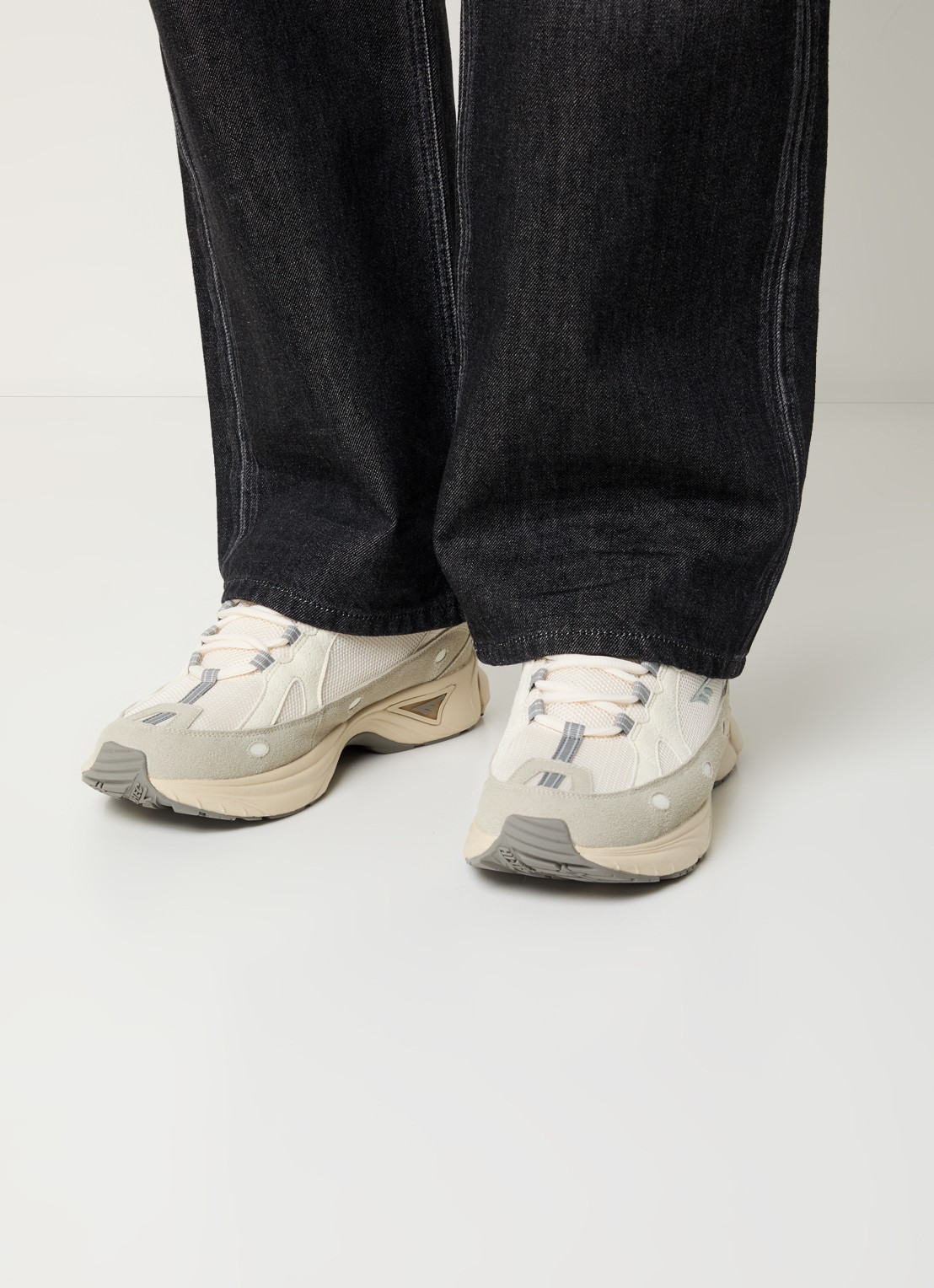 Hi-Tec Adv Racer sneaker met suède details - voorkant 2 beige