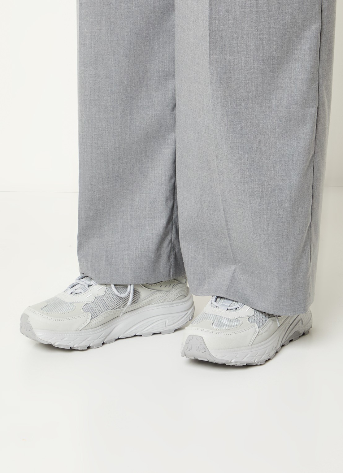 Hi-Tec Eastend sneaker met mesh details - voorkant 2 grijs