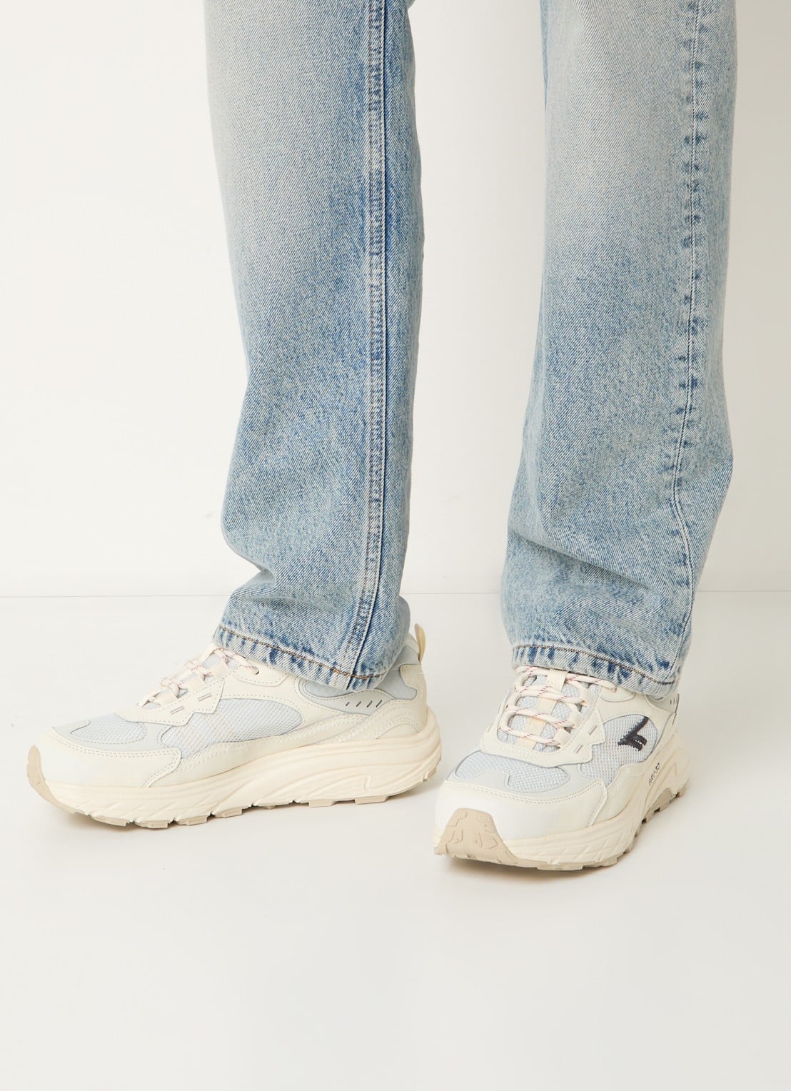 Hi-Tec Eastend WP GRV-30 sneaker met mesh details - voorkant 2 gebroken wit
