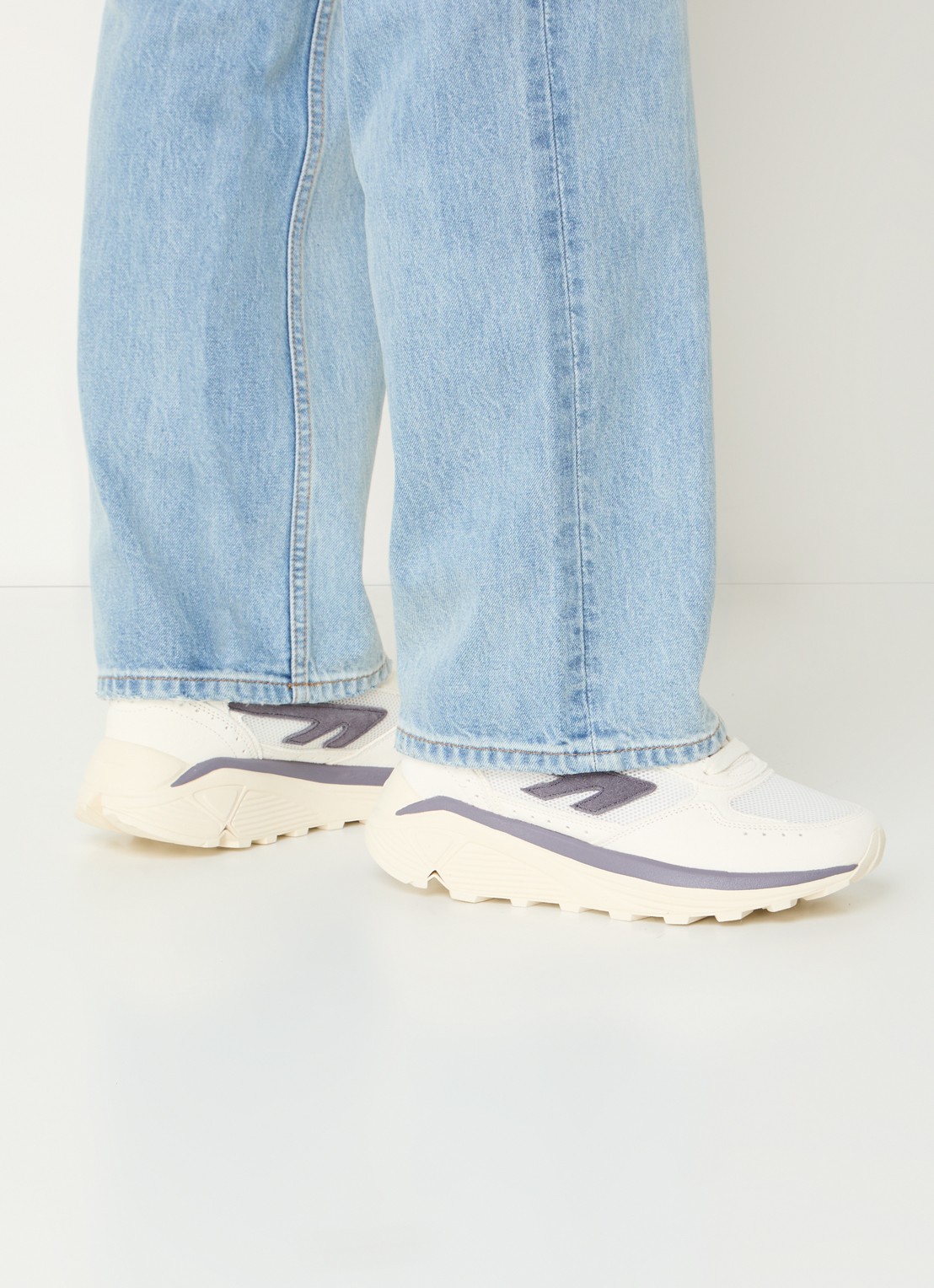 Hi-Tec HTS Shadow RGS sneaker met suède details - voorkant 2 ivoor