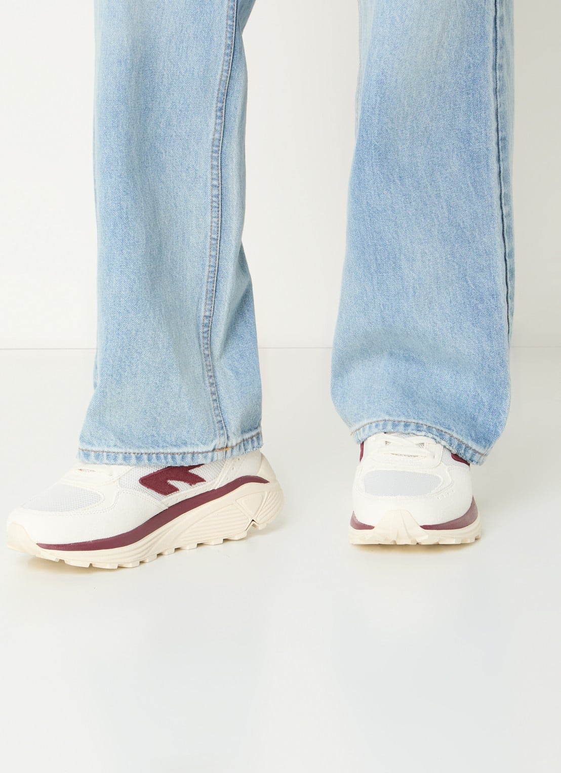 Hi-Tec HTS Shadow RGS sneaker met suède details - voorkant 3 donkerrood