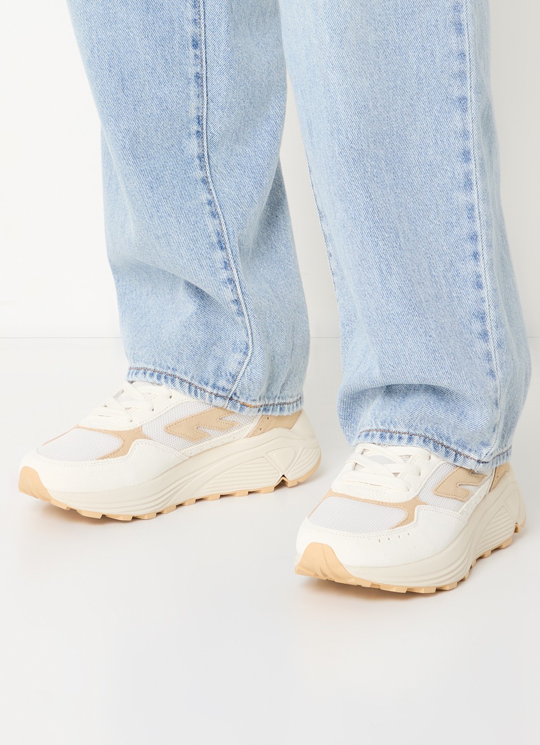 Hi-Tec HTS Shadow RGS sneaker met suède details - voorkant 5 creme