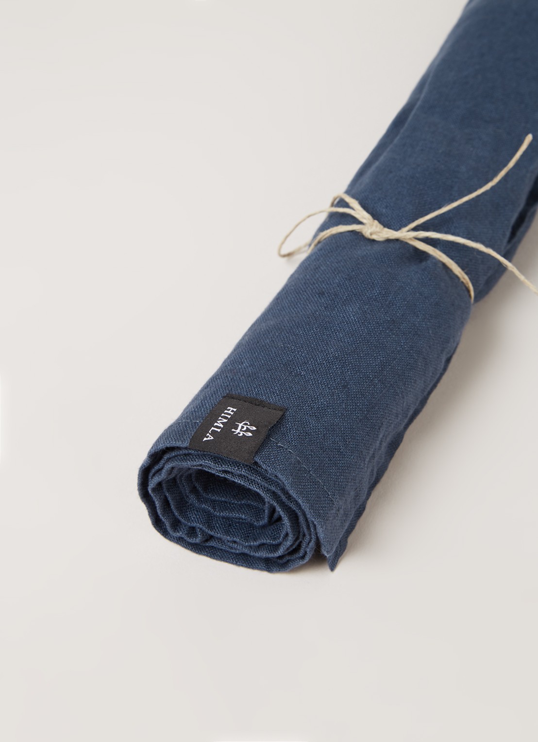 Himla Sunshine tafelloper van linnen 145 x 50 cm - detail 3 donkerblauw