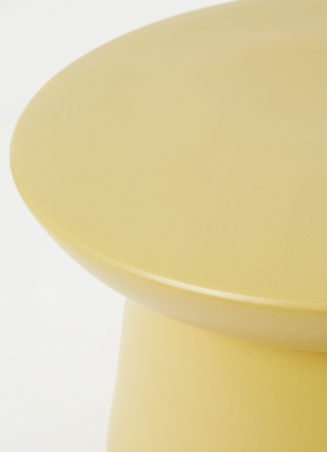 HKliving Earthenware bijzettafel 49 cm - detail 3 okergeel