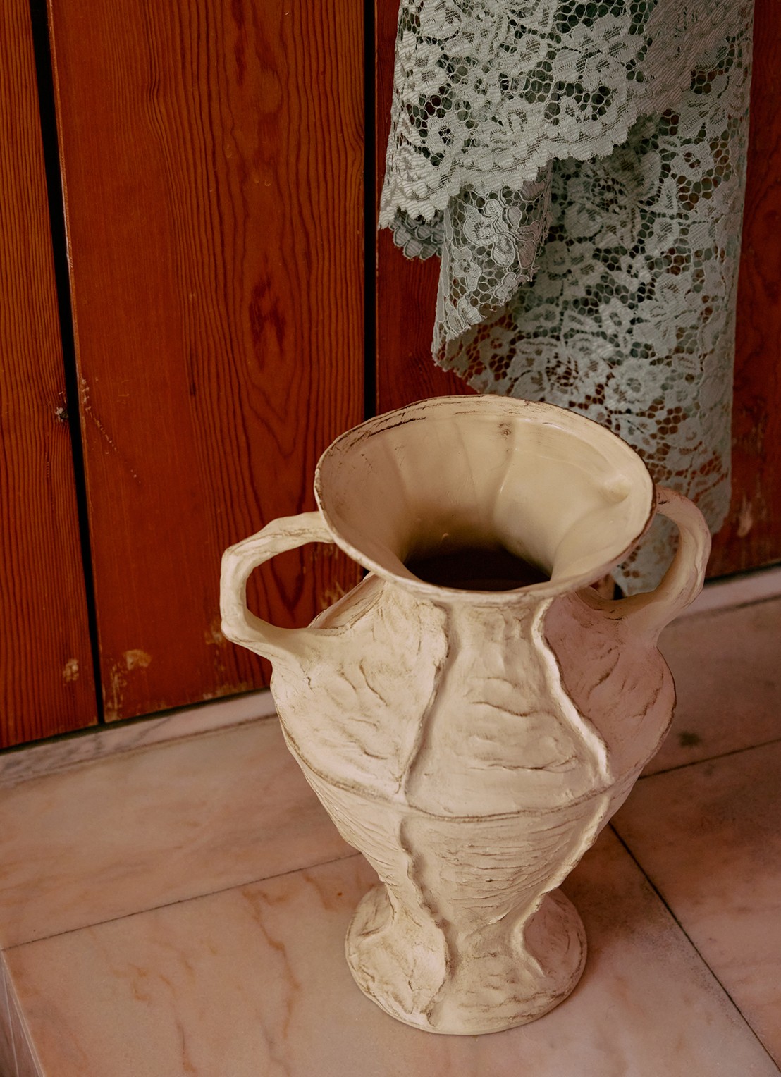 HKliving New Classics vaas - detail 5 beige