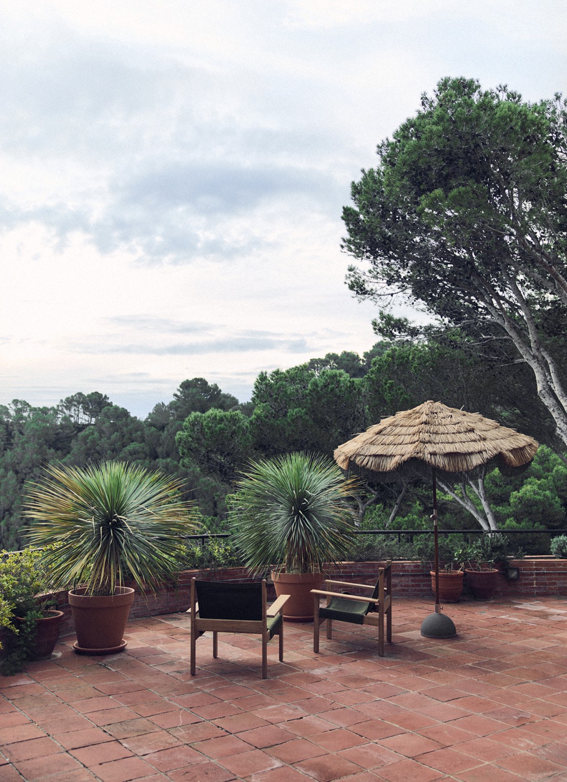 HKliving Serengeti strand parasol met raffia 230 cm - voorkant 2 lichtbruin