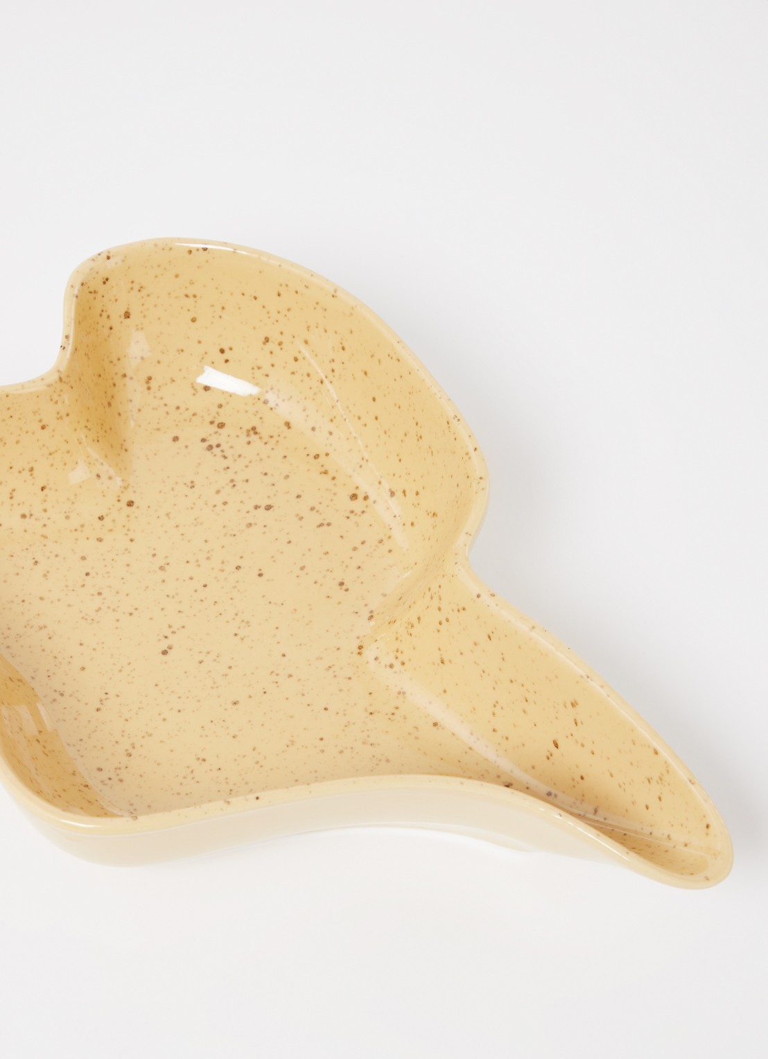 HKliving Shell serveerschaal 30 cm - voorkant 2 okergeel
