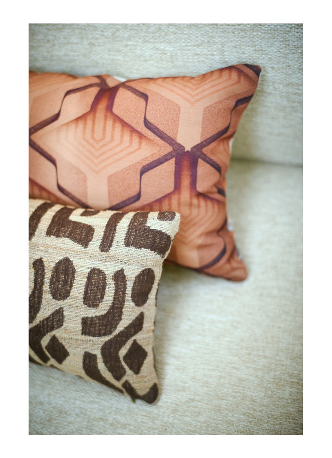 HKliving Silk sierkussen 40 x 25 cm - detail lichtbruin