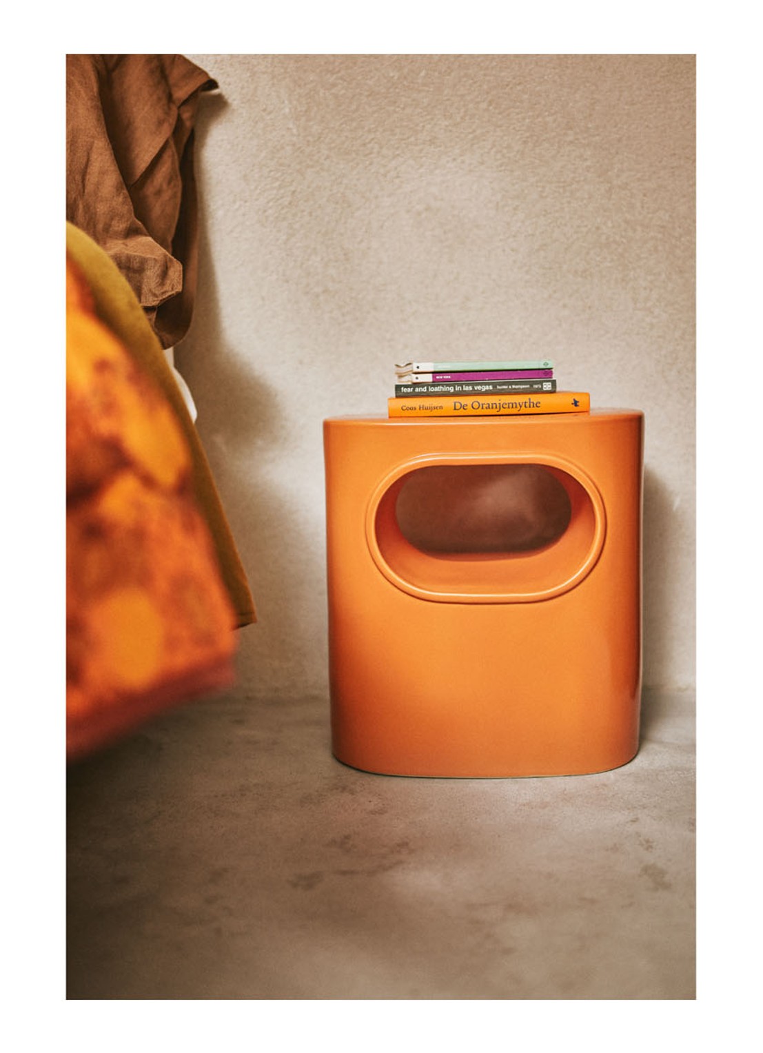 HKliving Space bijzettafel 36 x 39 cm - voorkant 5 oranje