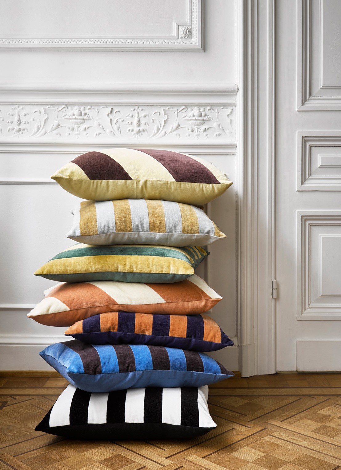 HKliving Striped Velvet sierkussen 40 x 60 cm - detail 4 zalmroze