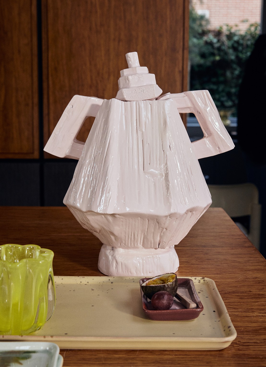 HKliving Teun Zwets Amfora vaas 38 cm - detail 3 lila