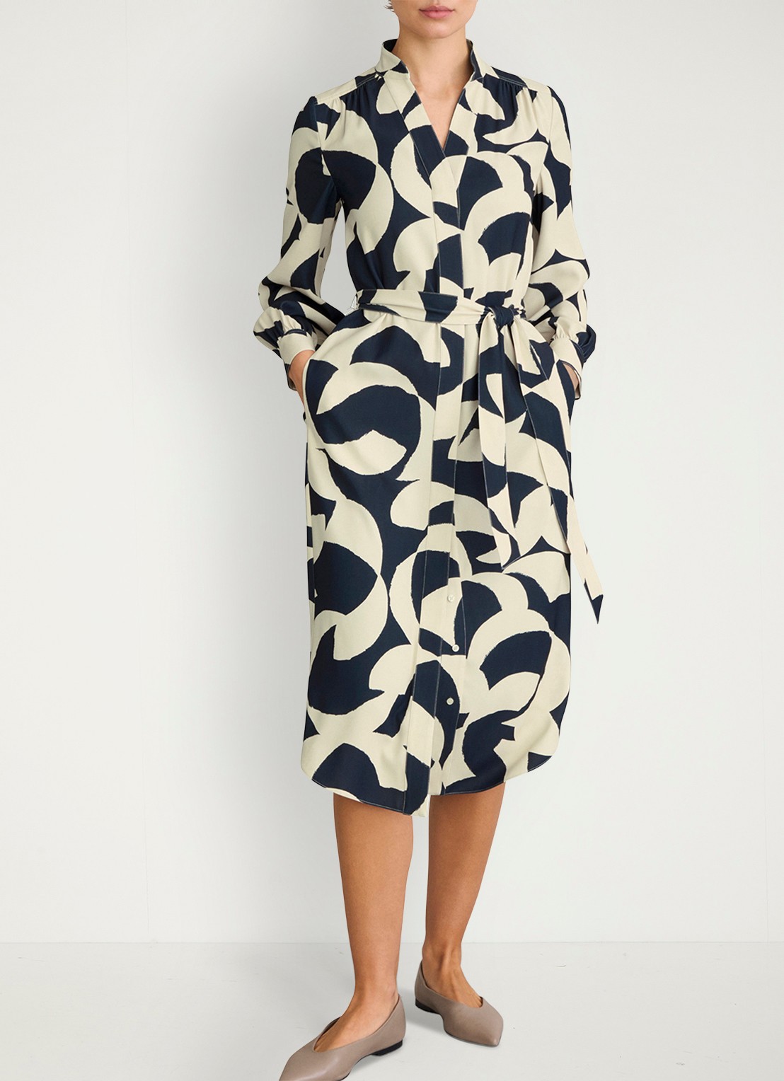 Hobbs Alisa blousejurk met strikceintuur - voorkant 6 blauw