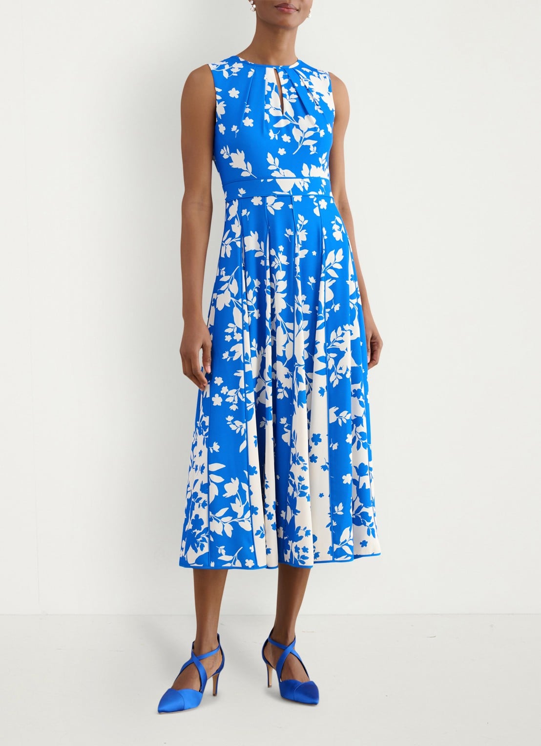 Hobbs Angelica midi jurk met plooien - voorkant 5 blauw