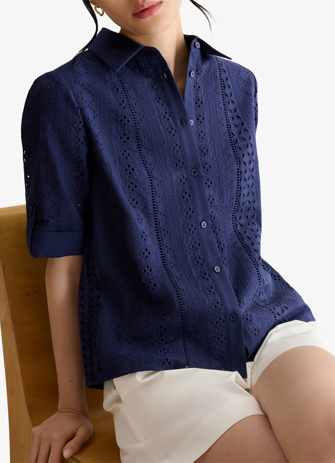 Hobbs Christie blouse met borduring - detail 3 donkerblauw
