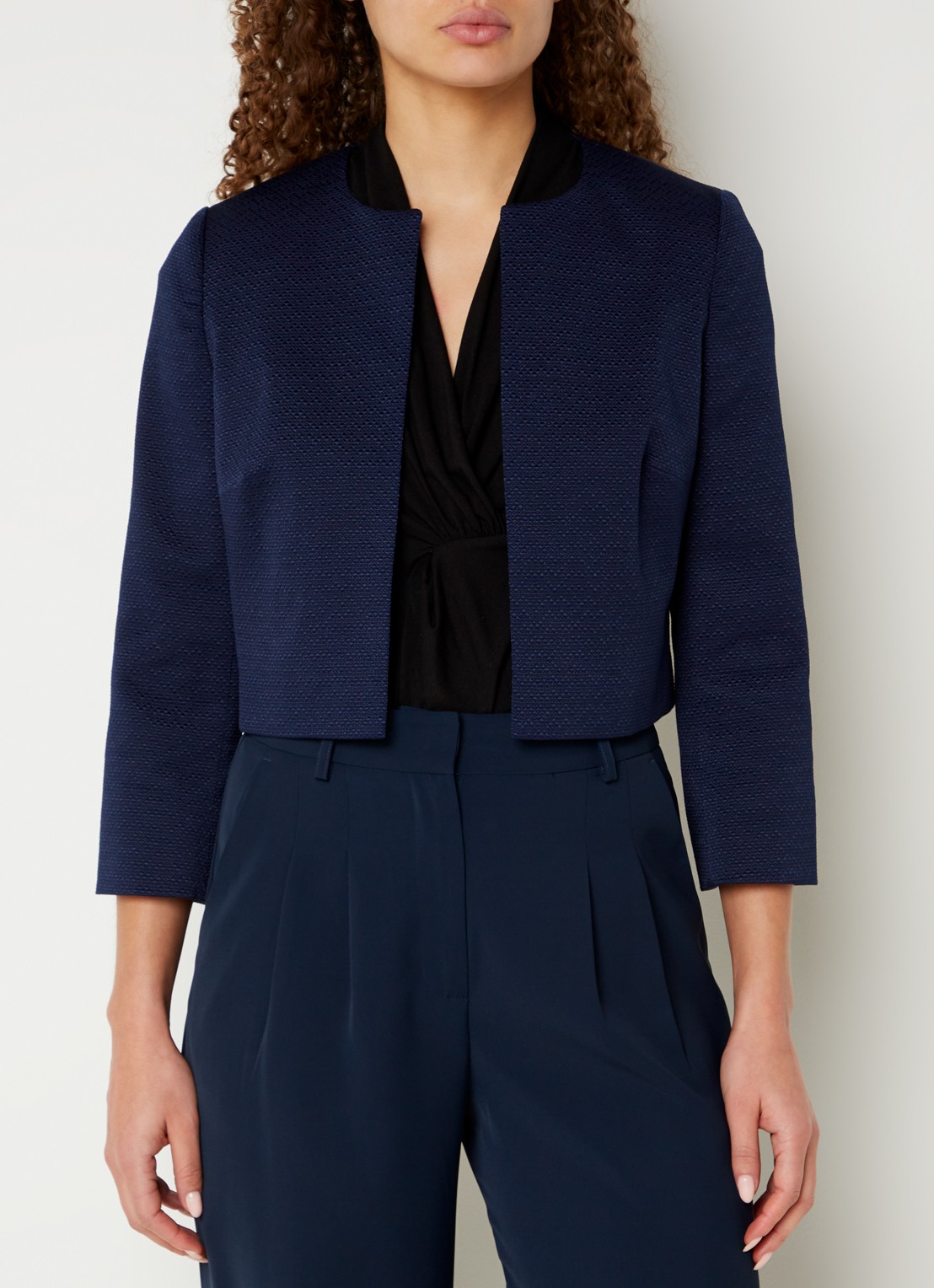 Hobbs Elize bolero met schoudervulling - detail 3 donkerblauw