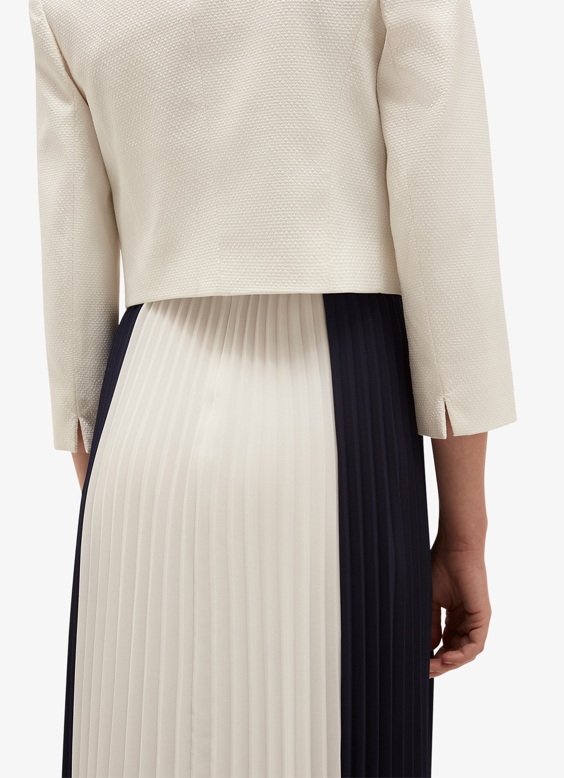 Hobbs Elize bolero met structuur - detail 2 ivoor