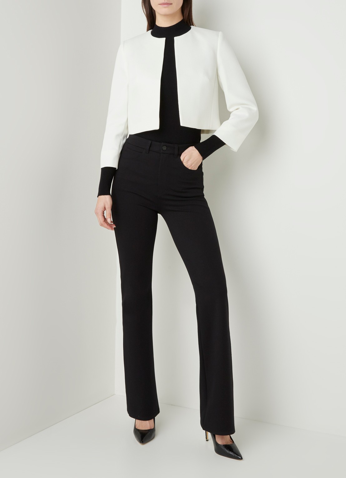 Hobbs Elize cropped blazer  - voorkant 3 gebroken wit