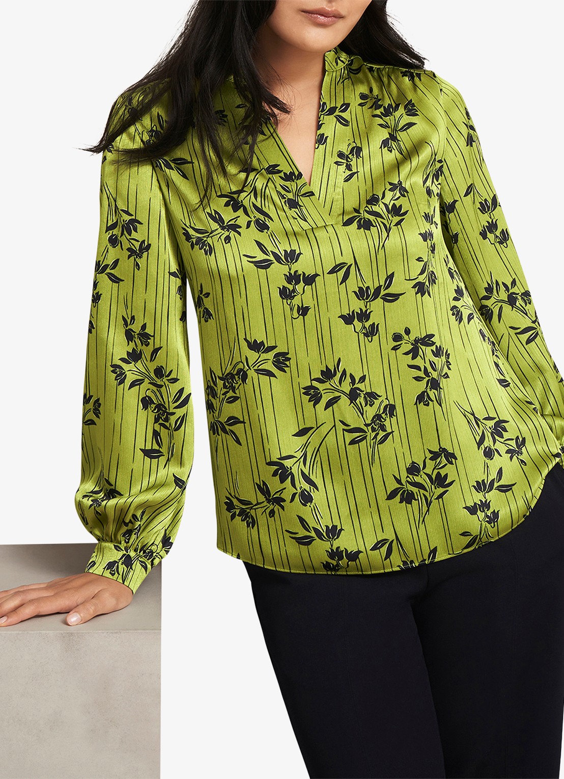 Hobbs Fara blouse met bloemenprint - detail 2 groen