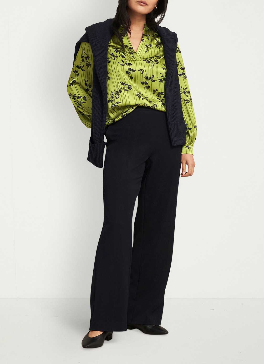Hobbs Fara blouse met bloemenprint - voorkant 6 groen