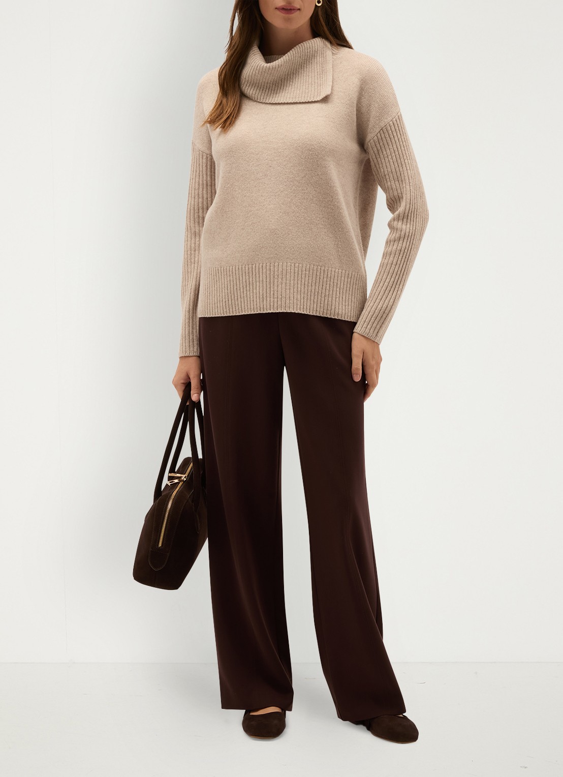 Hobbs Irene fijngebreide trui met watervalhals - voorkant 3 beige
