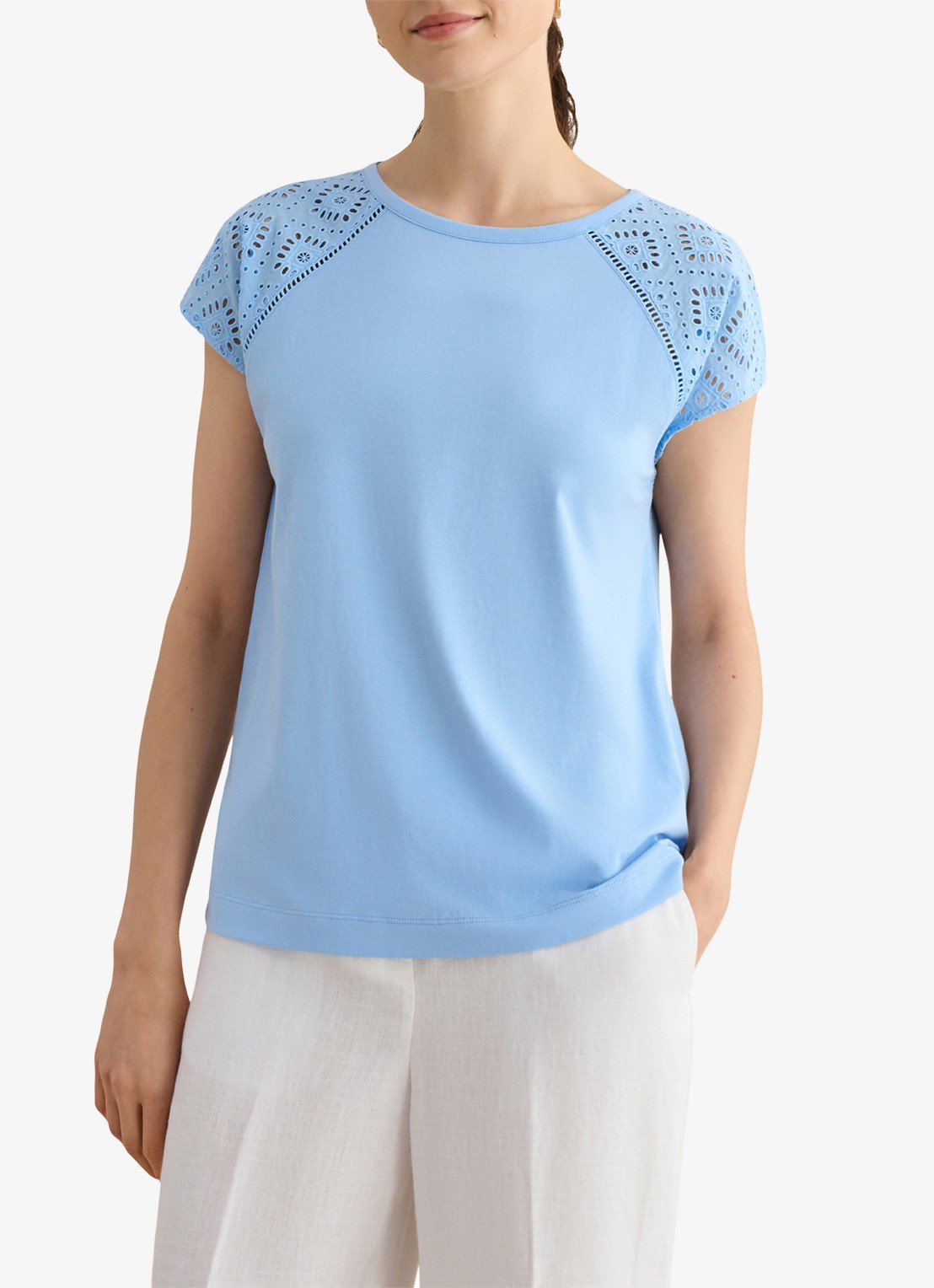 Hobbs Ivana T-shirt met broderie  - detail lichtblauw