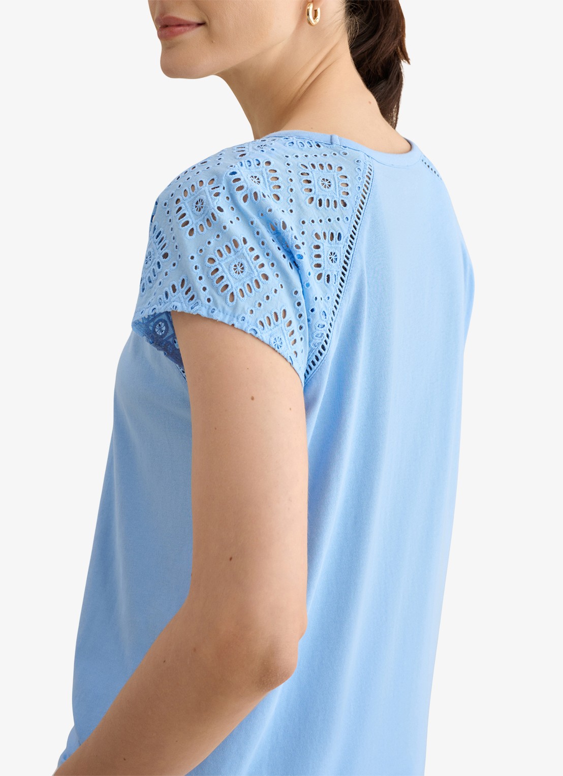 Hobbs Ivana T-shirt met broderie  - detail 2 lichtblauw