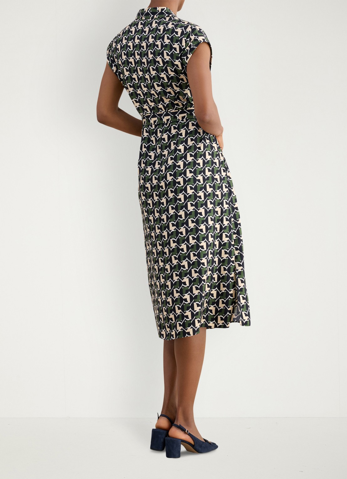 Hobbs Kalinda midi blousejurk met grafische print - achterkant groen