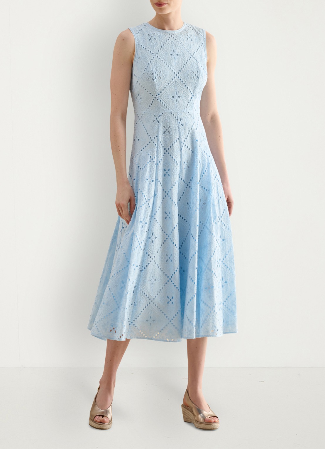 Hobbs Midi jurk met borduring - voorkant 2 lichtblauw