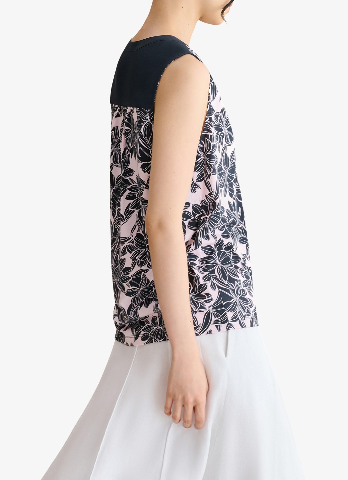 Hobbs Nadine top met bloemenprint - achterkant 2 lichtroze