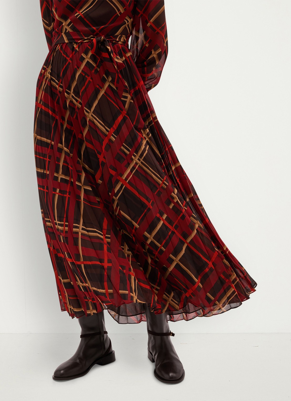 Hobbs Ophelia maxi blousejurk met ruitdessin en plooien - detail 4 bruin