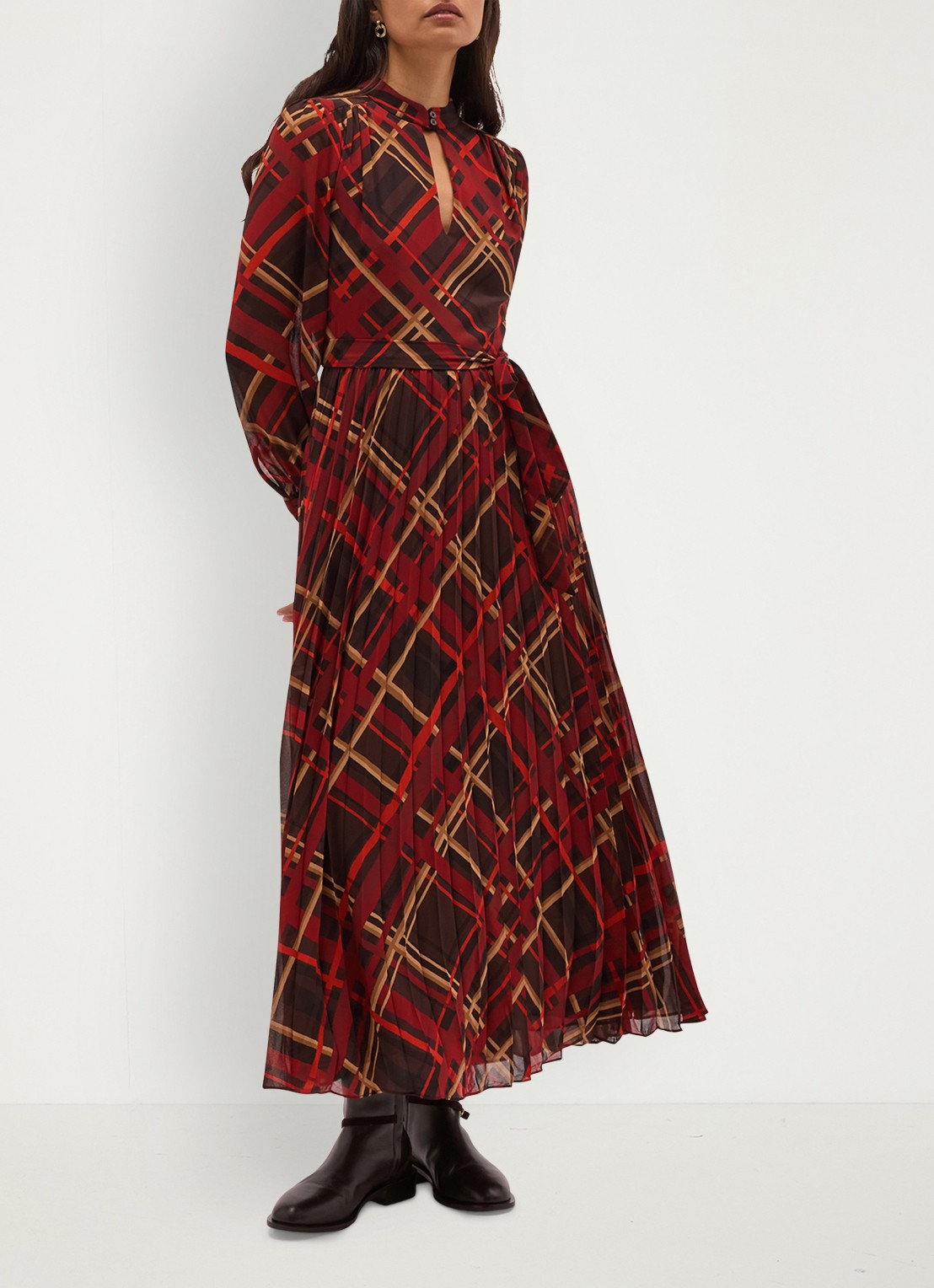 Hobbs Ophelia maxi blousejurk met ruitdessin en plooien - voorkant 2 bruin