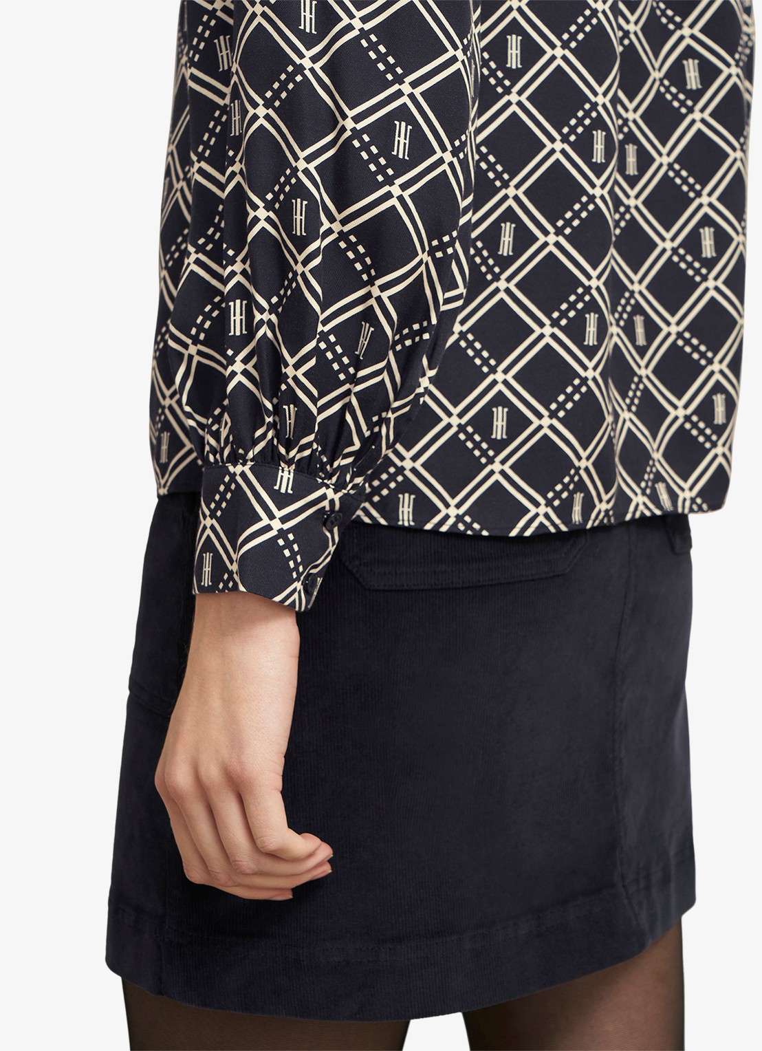 Hobbs Paulina blouse met grafische print  - detail 4 donkerblauw