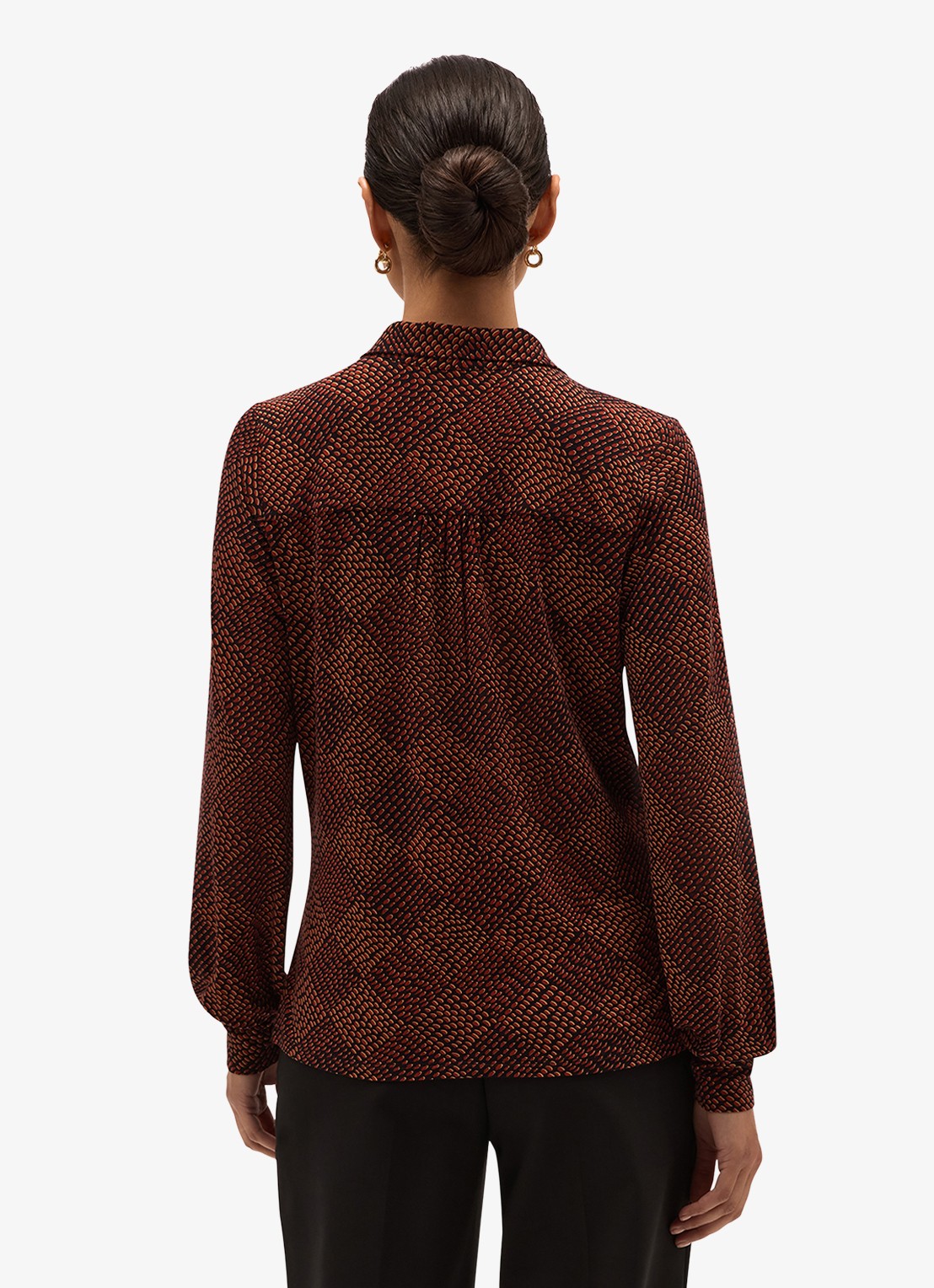 Hobbs Tarini top met print en sjaalkraag - achterkant 3 rood